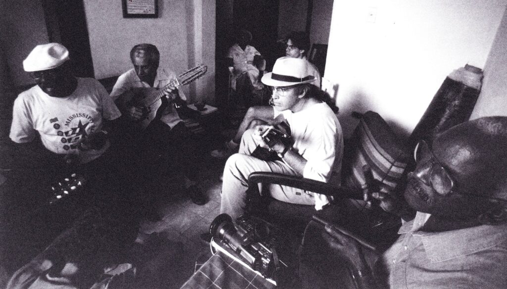 Ry Cooder(右)